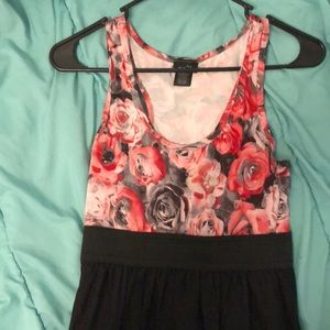 Small fitted rue21 dress with floral pattern